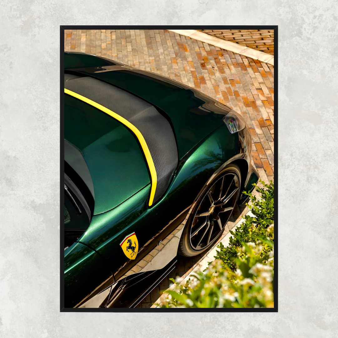 Ferrari 812 Competizione Green Side - Old money